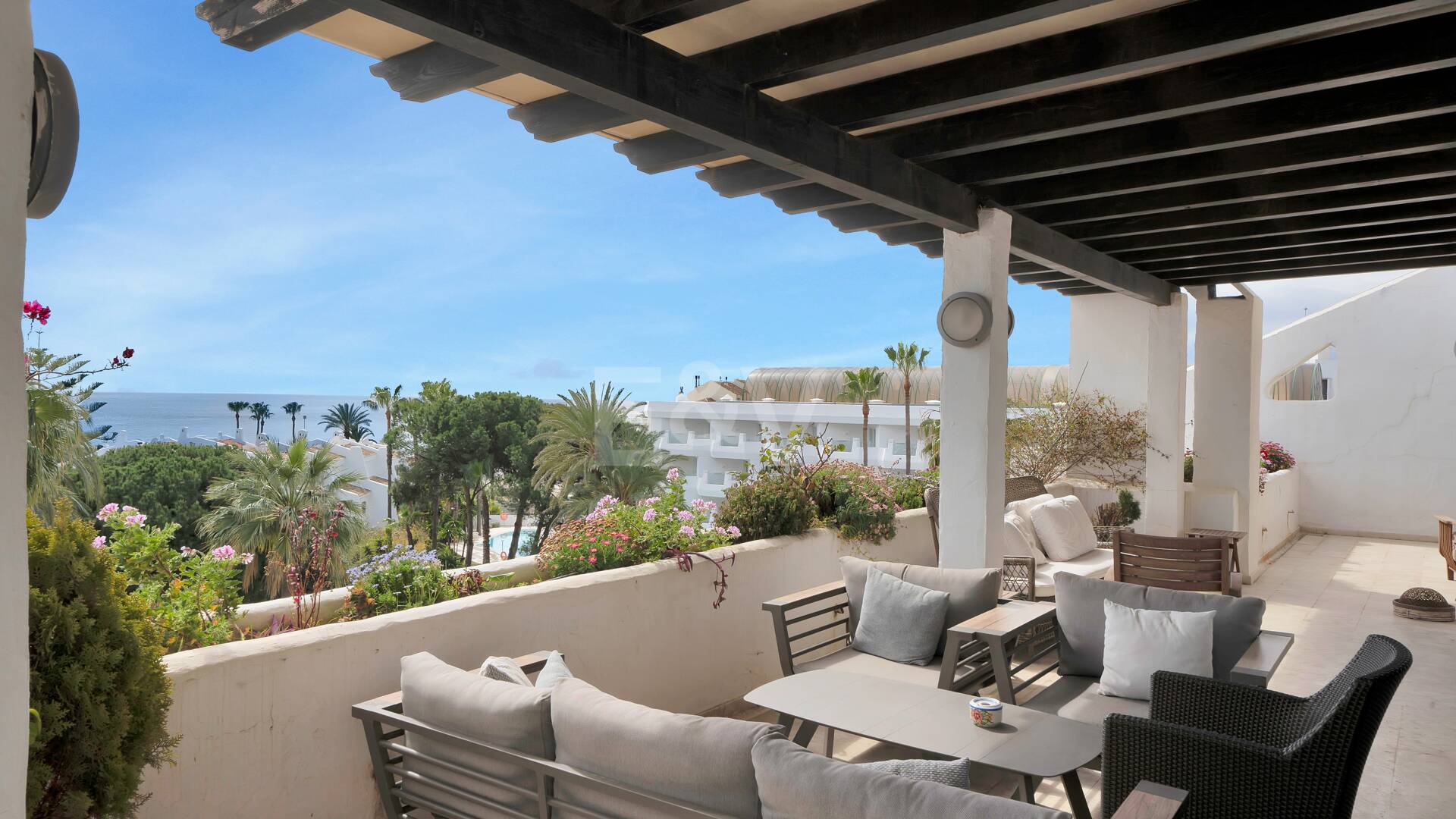 Frontline Beach Penthouse med panoramautsikt över havet i Coral Beach