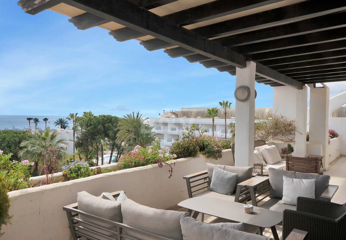 Frontline Beach Penthouse med panoramautsikt över havet i Coral Beach