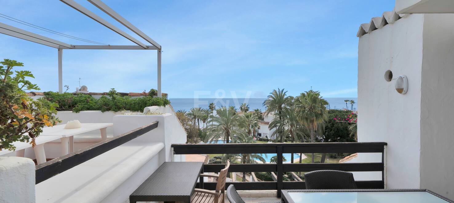 Frontline Beach Penthouse med panoramautsikt över havet i Coral Beach