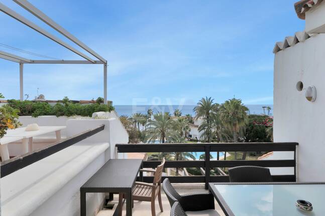 Frontline Beach Penthouse med panoramautsikt över havet i Coral Beach