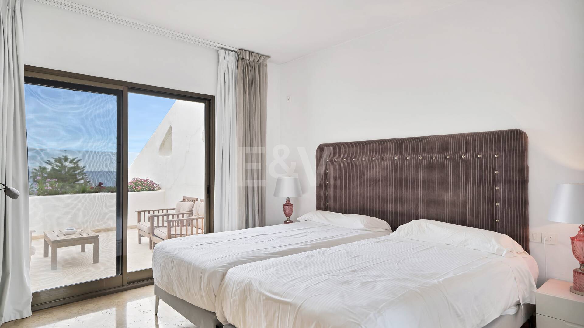 Frontline Beach Penthouse med panoramautsikt över havet i Coral Beach