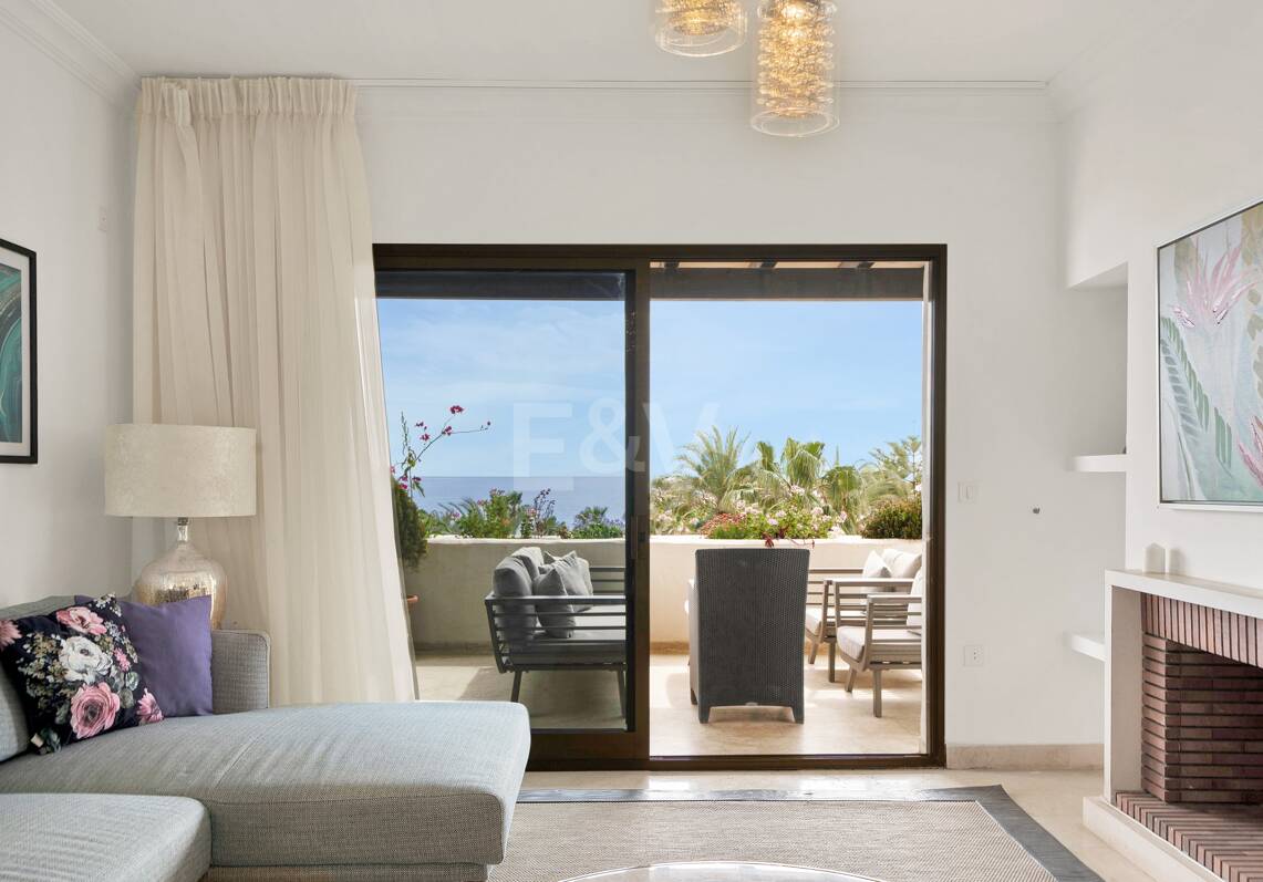 Frontline Beach Penthouse med panoramautsikt över havet i Coral Beach