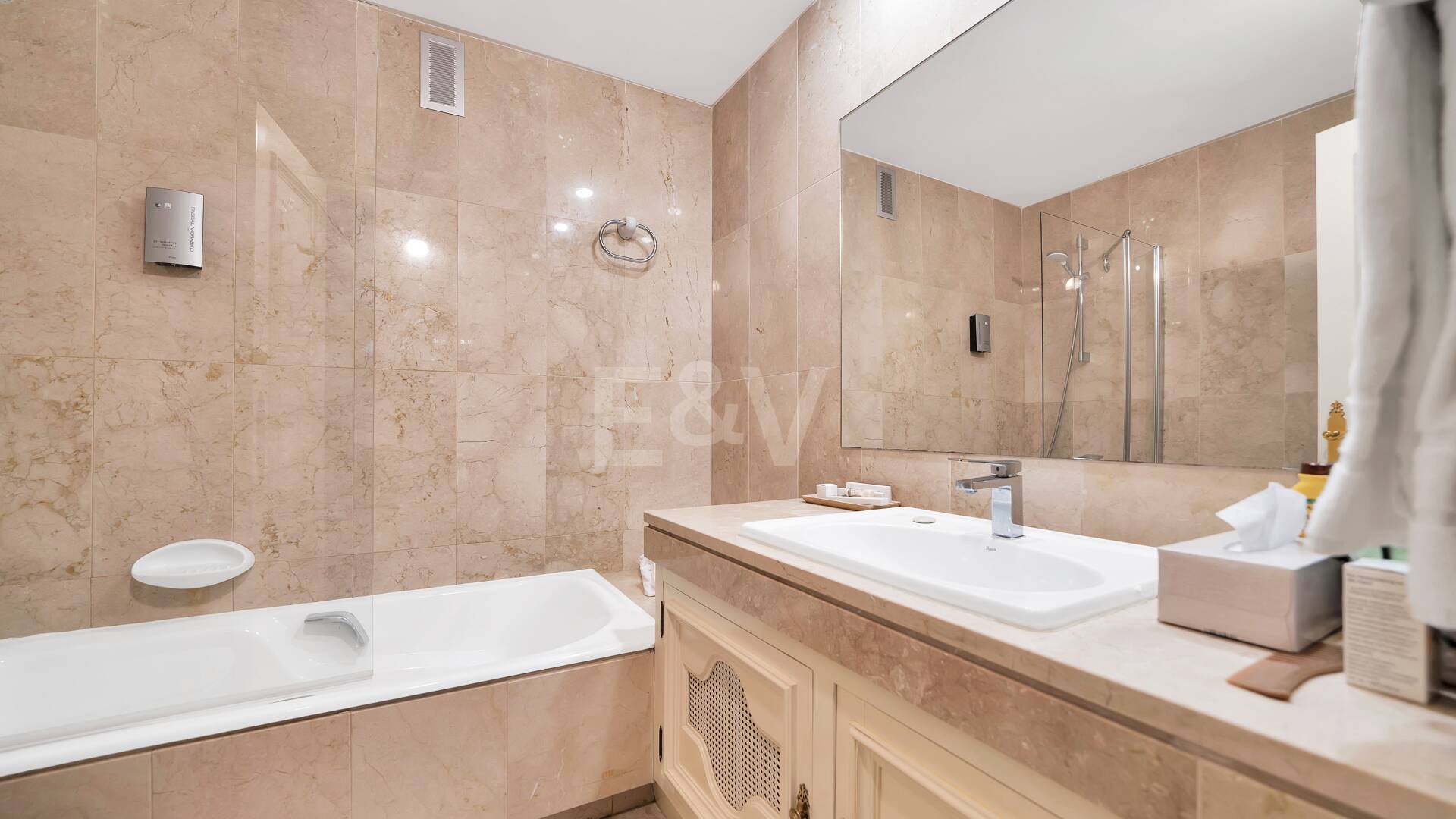 Frontline Beach Penthouse med panoramautsikt över havet i Coral Beach