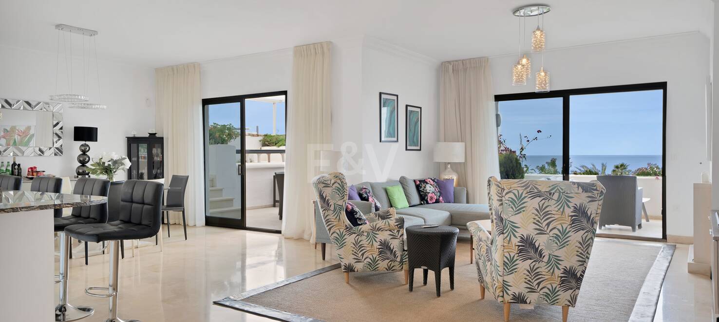Frontline Beach Penthouse med panoramautsikt över havet i Coral Beach
