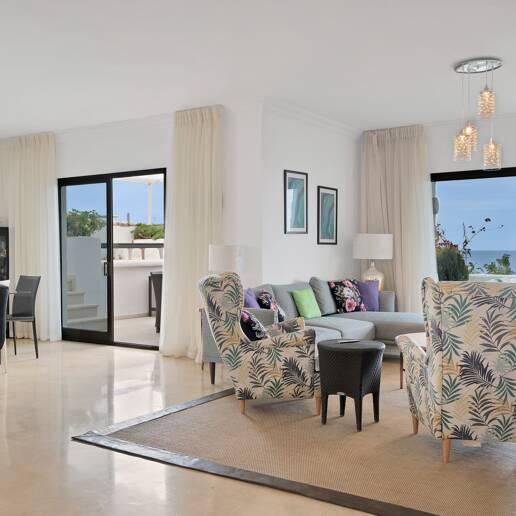 Frontline Beach Penthouse med panoramautsikt över havet i Coral Beach