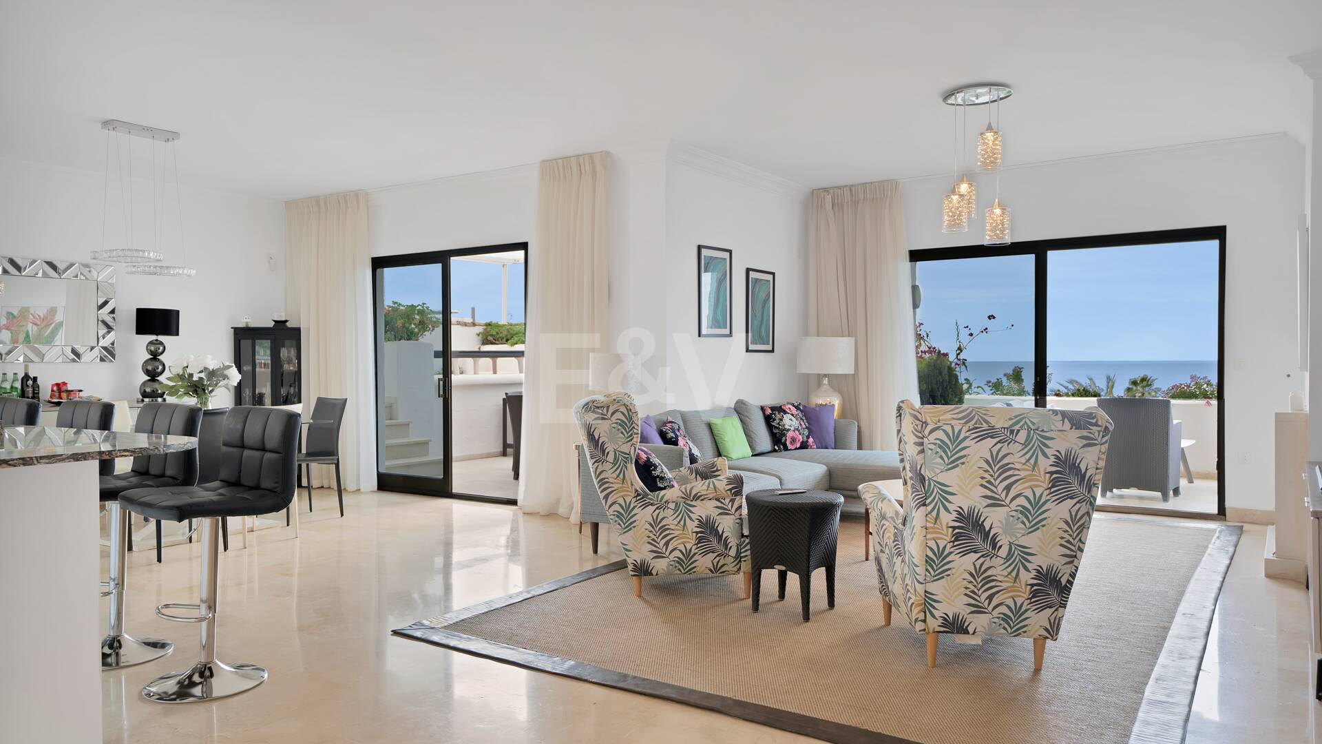 Frontline Beach Penthouse med panoramautsikt över havet i Coral Beach