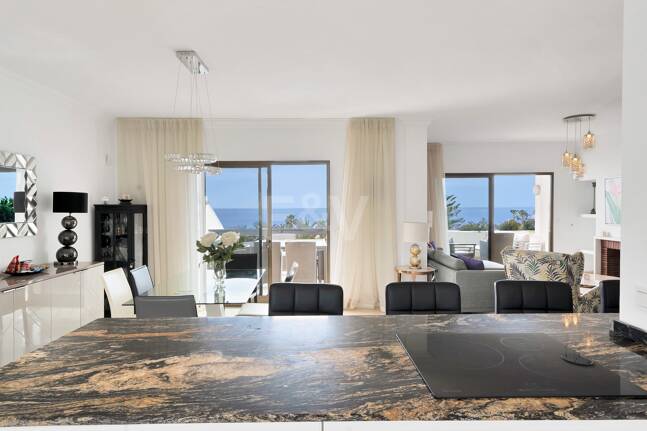 Frontline Beach Penthouse med panoramautsikt över havet i Coral Beach