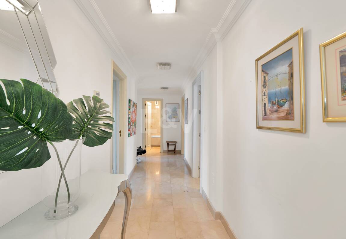 Frontline Beach Penthouse med panoramautsikt över havet i Coral Beach