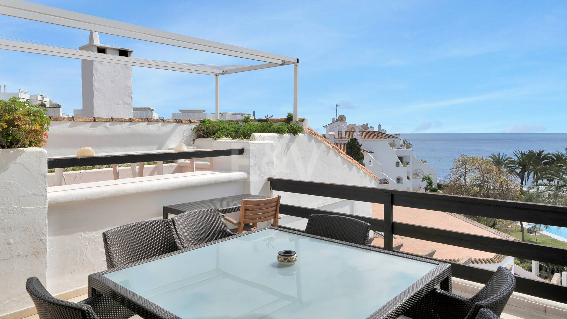 Frontline Beach Penthouse med panoramautsikt över havet i Coral Beach