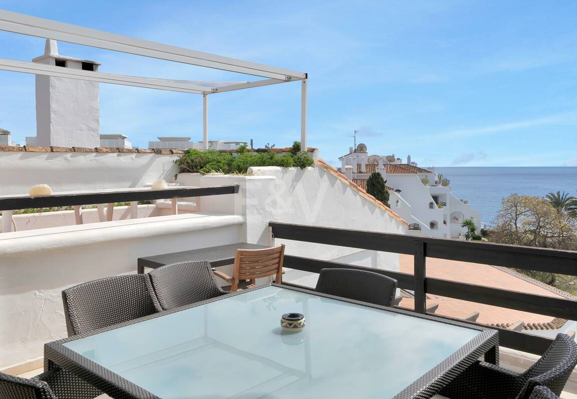 Frontline Beach Penthouse med panoramautsikt över havet i Coral Beach