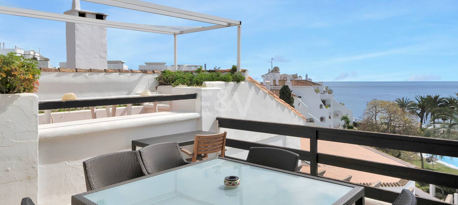 Frontline Beach Penthouse med panoramautsikt över havet i Coral Beach