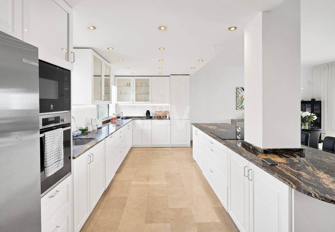 Frontline Beach Penthouse med panoramautsikt över havet i Coral Beach