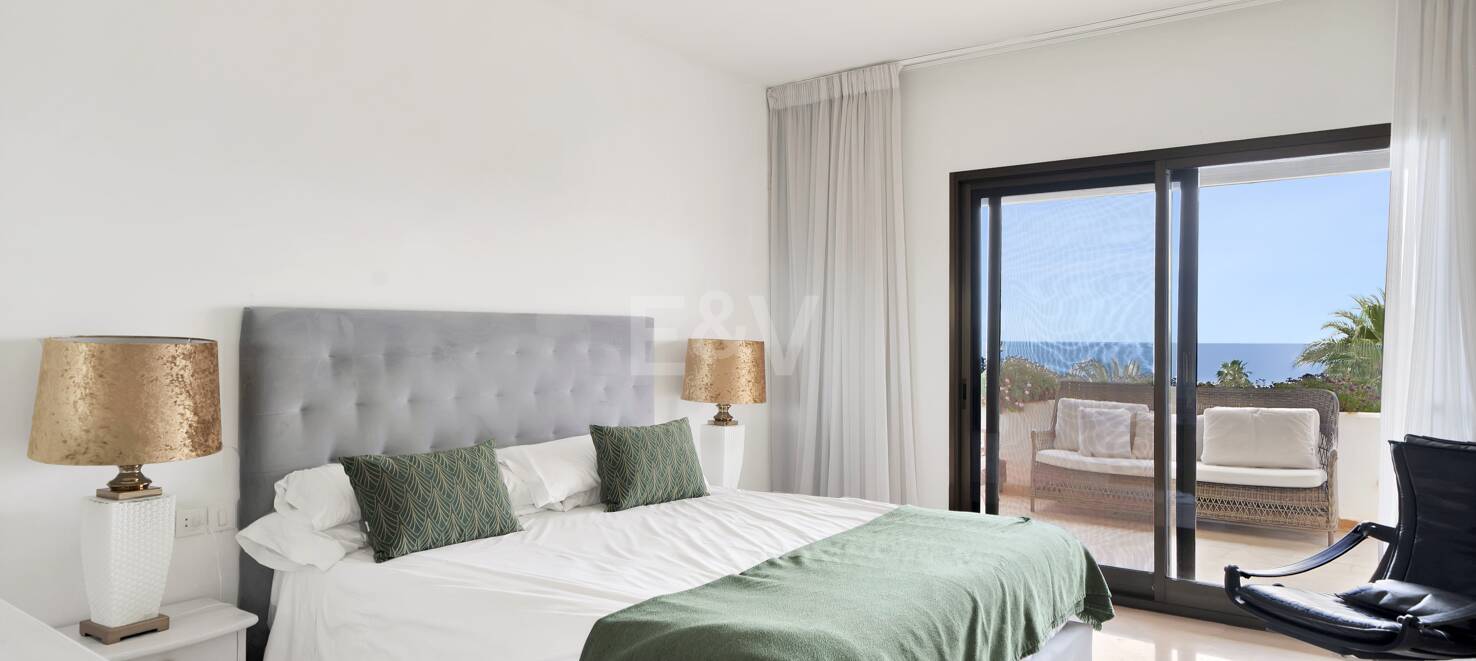 Frontline Beach Penthouse med panoramautsikt över havet i Coral Beach