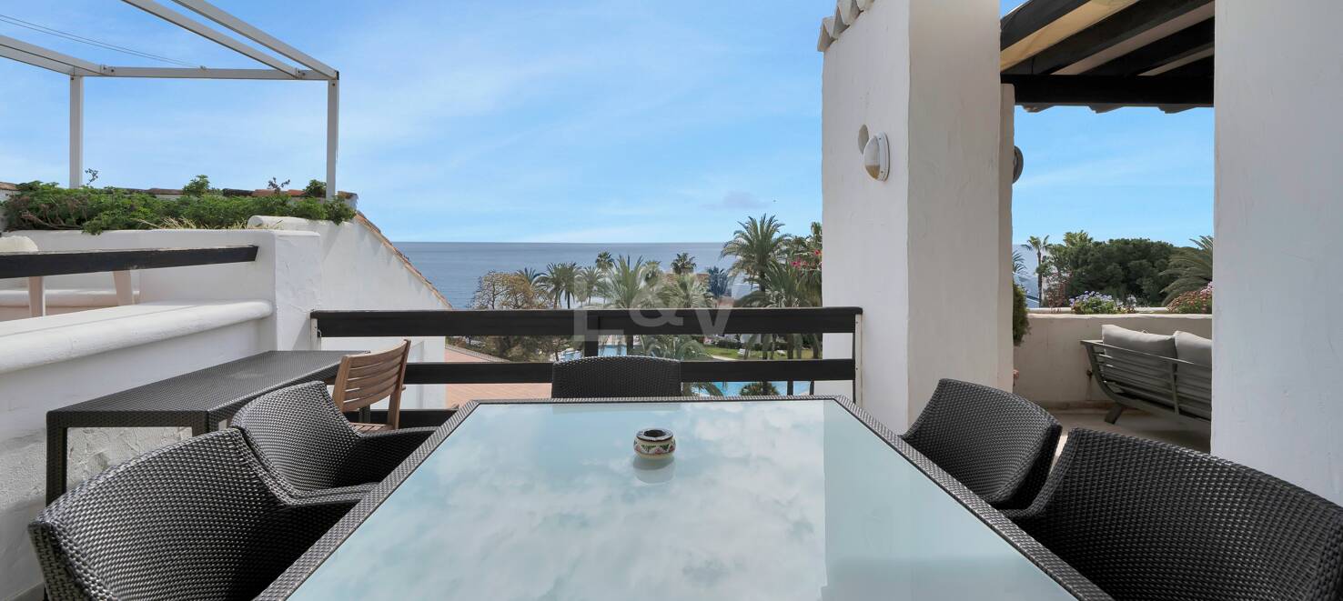 Frontline Beach Penthouse med panoramautsikt över havet i Coral Beach
