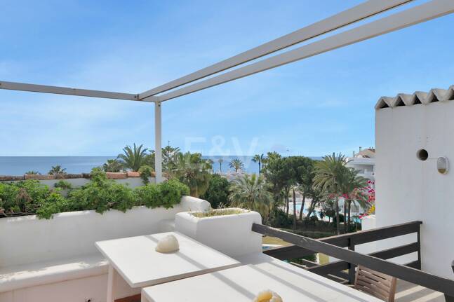 Frontline Beach Penthouse med panoramautsikt över havet i Coral Beach