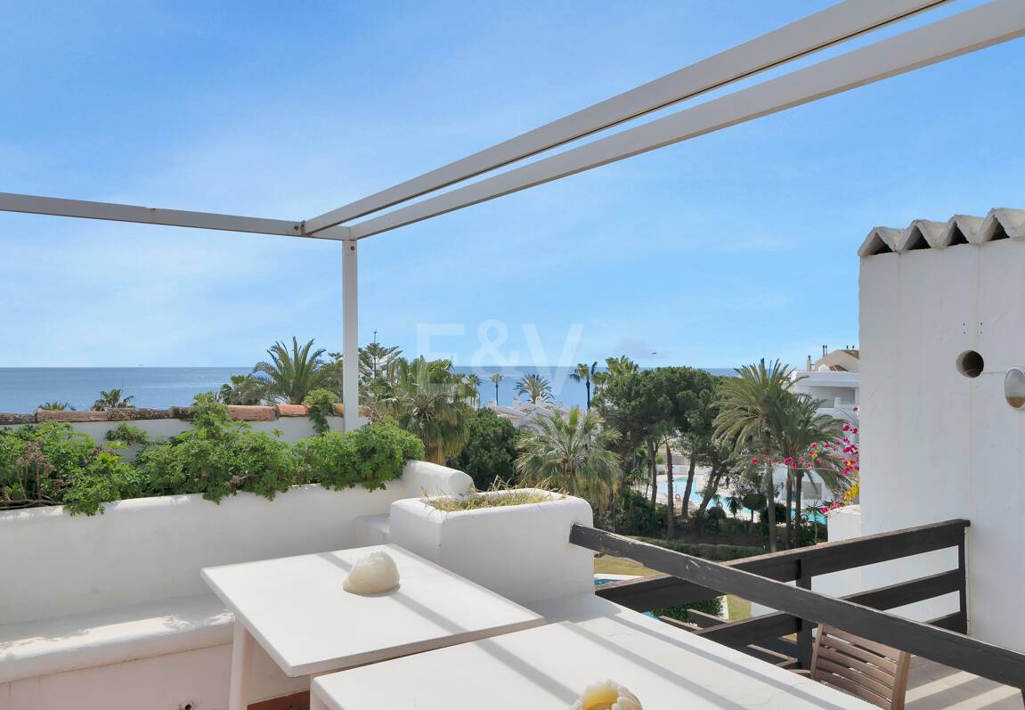 Frontline Beach Penthouse med panoramautsikt över havet i Coral Beach