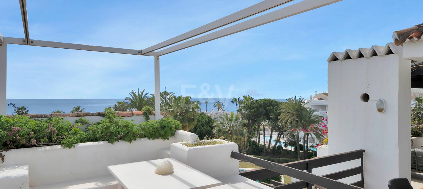 Frontline Beach Penthouse med panoramautsikt över havet i Coral Beach