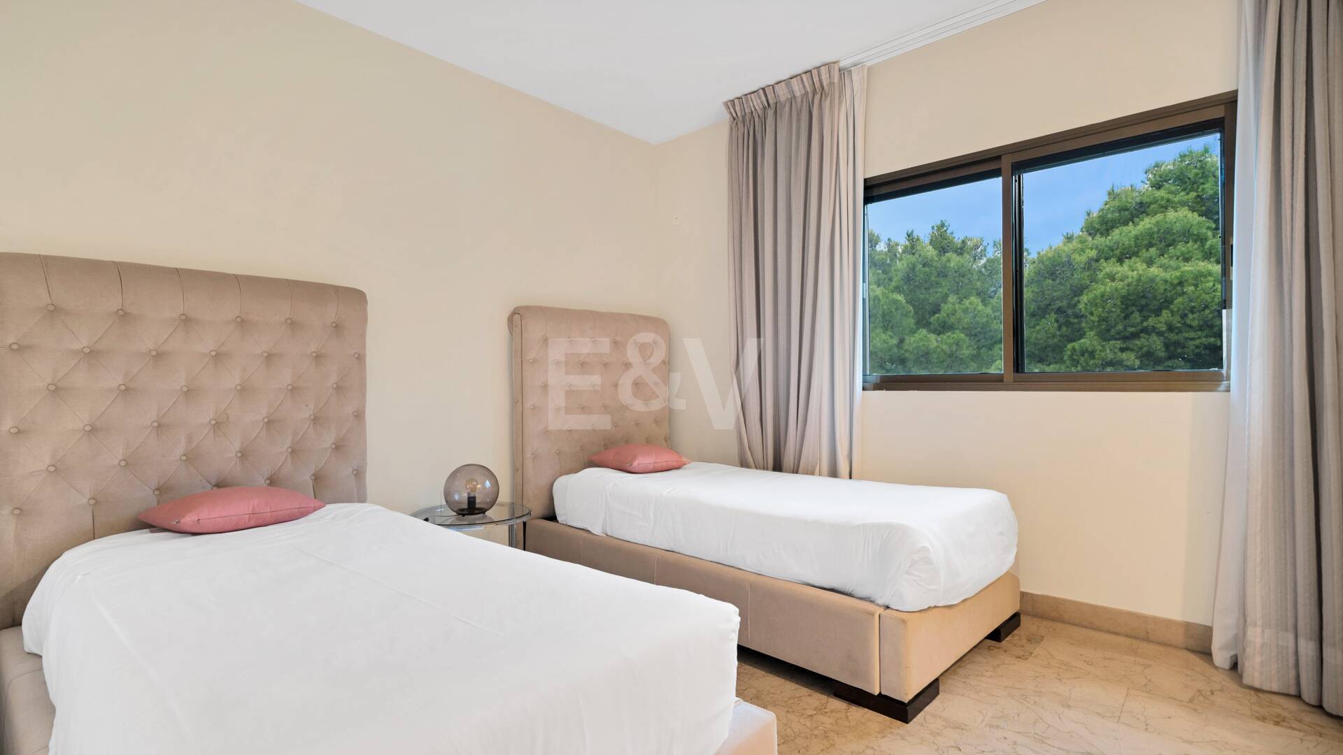 Frontline Beach Penthouse med panoramautsikt över havet i Coral Beach