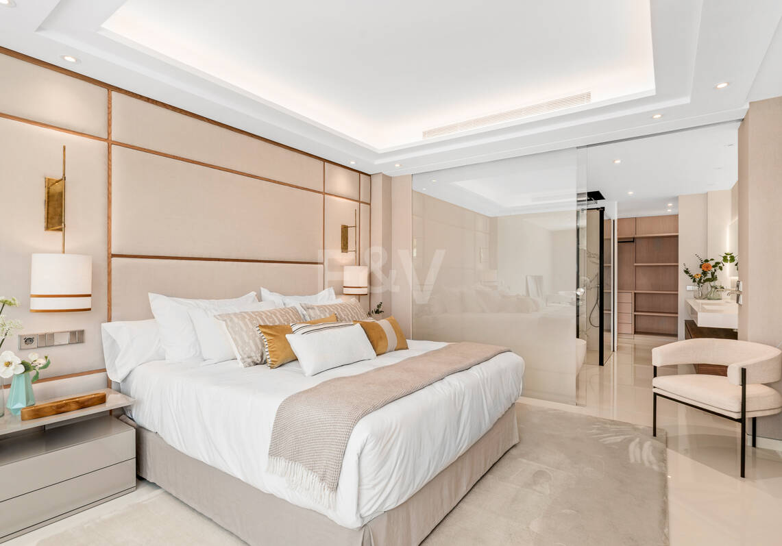 Moderno apartamento Primera línea de playa en Puerto Banús