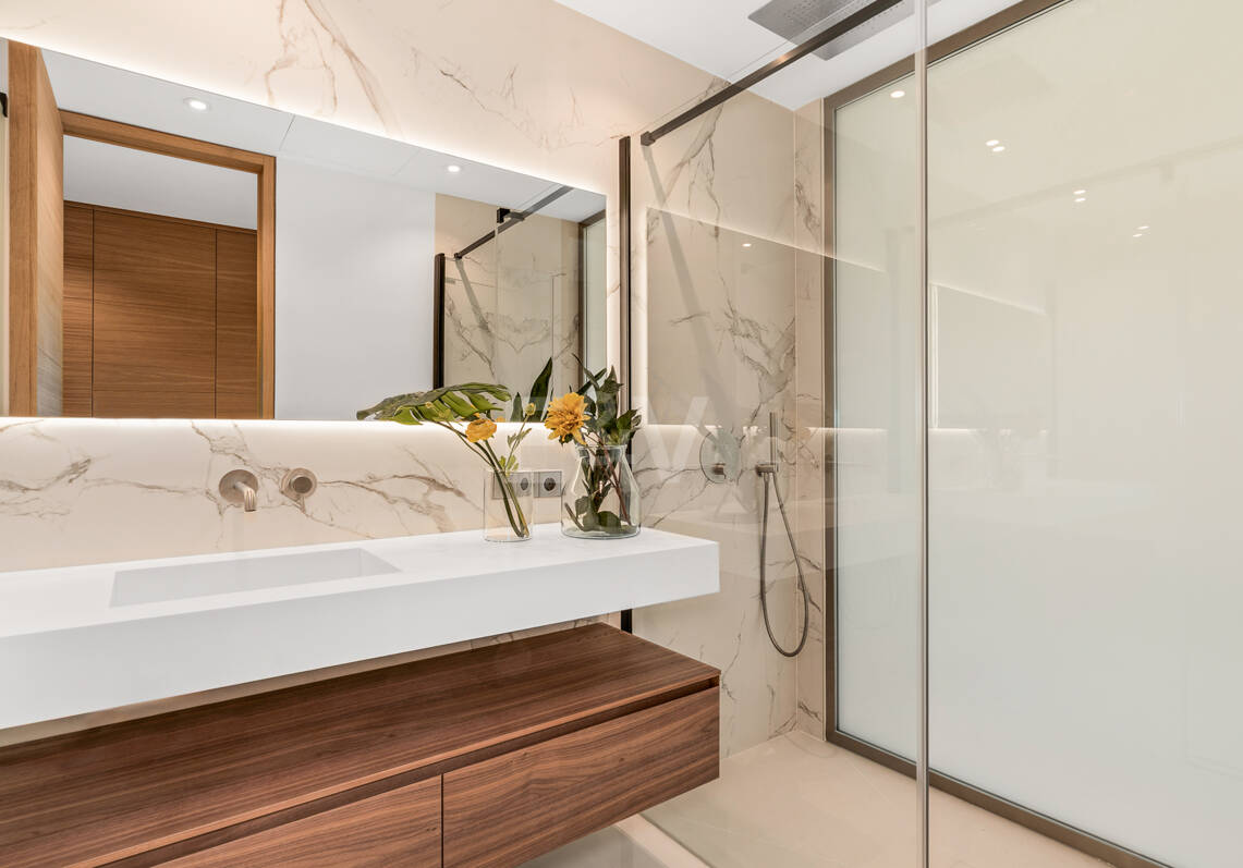 Moderno apartamento Primera línea de playa en Puerto Banús