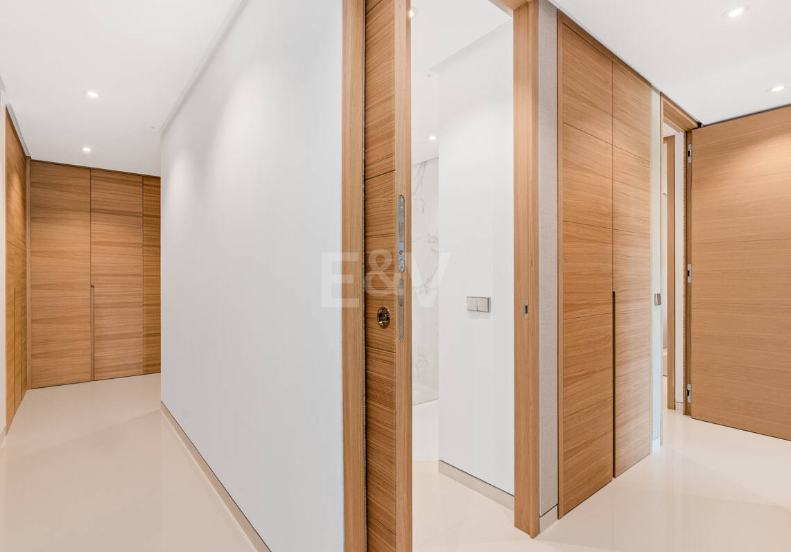 Moderno apartamento Primera línea de playa en Puerto Banús