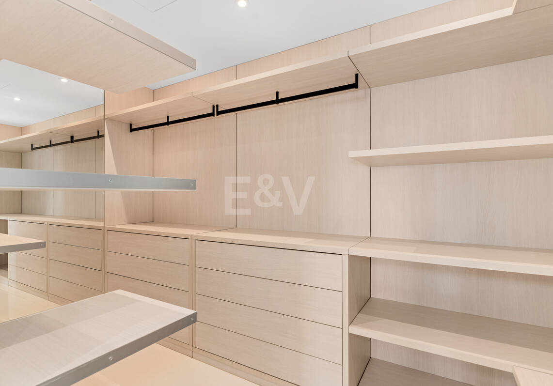 Moderno apartamento Primera línea de playa en Puerto Banús