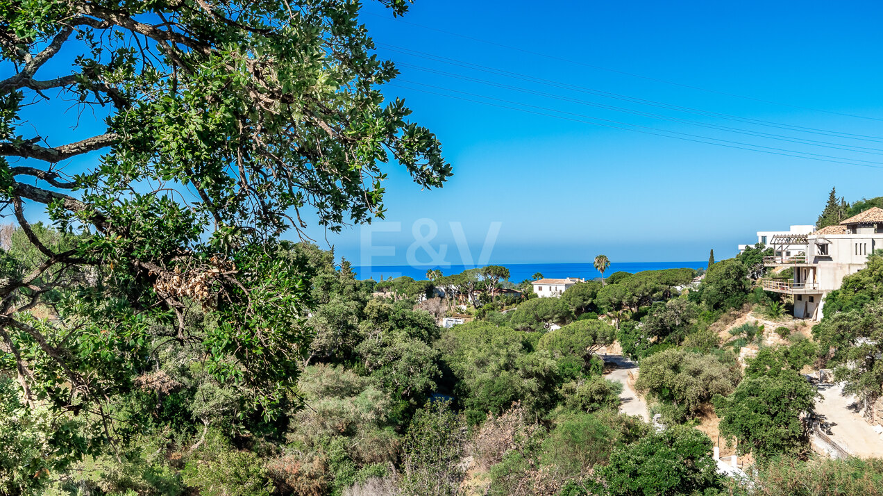 Erstklassiges Grundstück in Elviria mit atemberaubender Aussicht