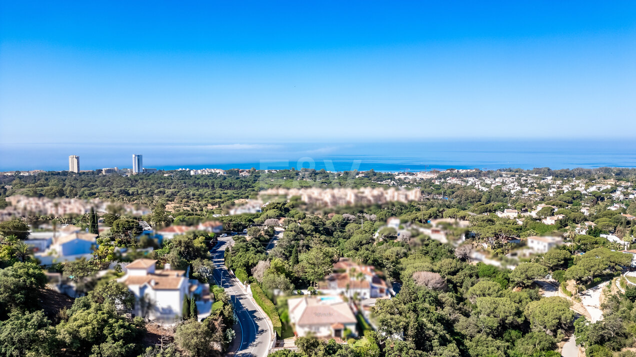 Erstklassiges Grundstück in Elviria mit atemberaubender Aussicht