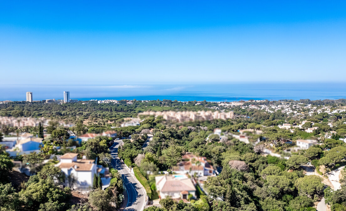 Prime Elviria Plot with Stunning Sea and Mountain Views