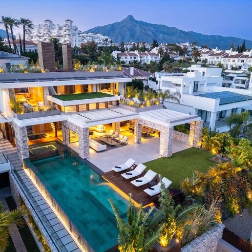 Luksusowa nowoczesna willa w centrum Puerto Banus