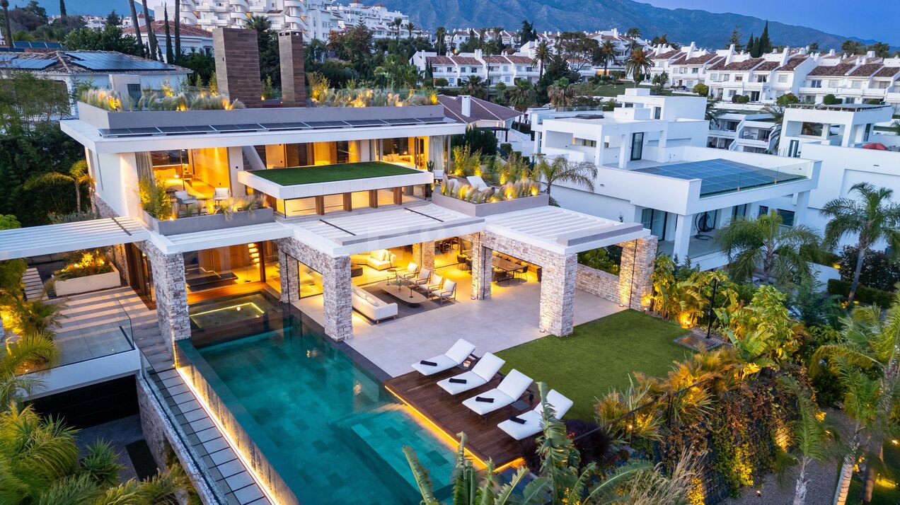 Luxurious modern villa in the centre of Puerto Banus