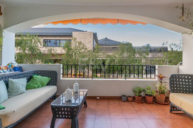 Trendige 2-Zimmer-Wohnung an der Goldenen Meile, Marbella. Verfügbar in den Sommermonaten Juni bis Oktober. Geschlossene Wohnanlage, fußläufig zum Strand