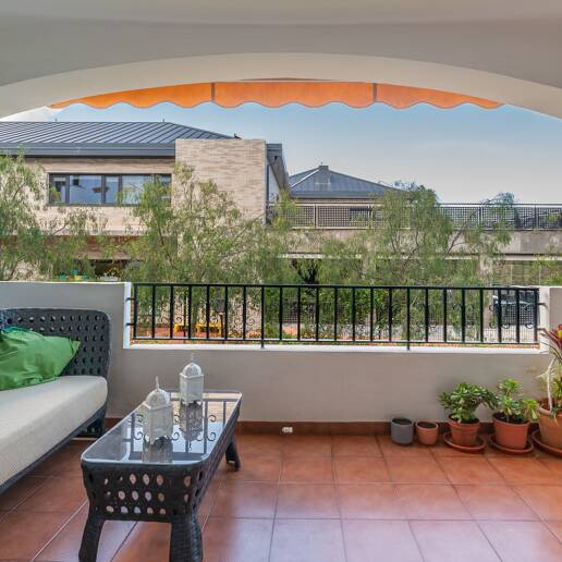 Trendige 2-Zimmer-Wohnung an der Goldenen Meile, Marbella. Verfügbar in den Sommermonaten Juni bis Oktober. Geschlossene Wohnanlage, fußläufig zum Strand