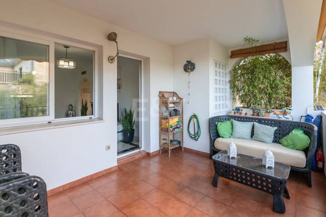 Trendige 2-Zimmer-Wohnung an der Goldenen Meile, Marbella. Verfügbar in den Sommermonaten Juni bis Oktober. Geschlossene Wohnanlage, fußläufig zum Strand