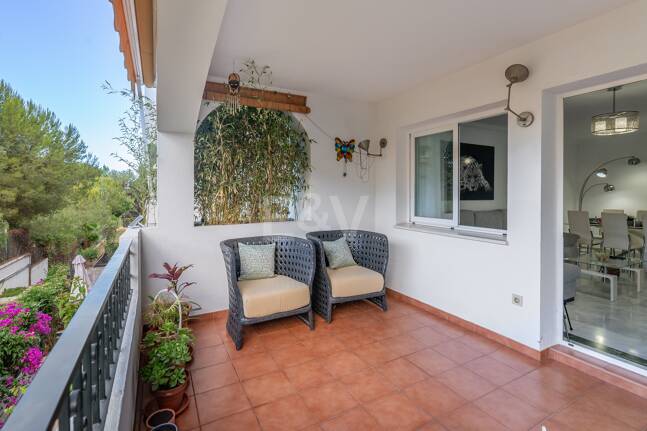 Trendige 2-Zimmer-Wohnung an der Goldenen Meile, Marbella. Verfügbar in den Sommermonaten Juni bis Oktober. Geschlossene Wohnanlage, fußläufig zum Strand