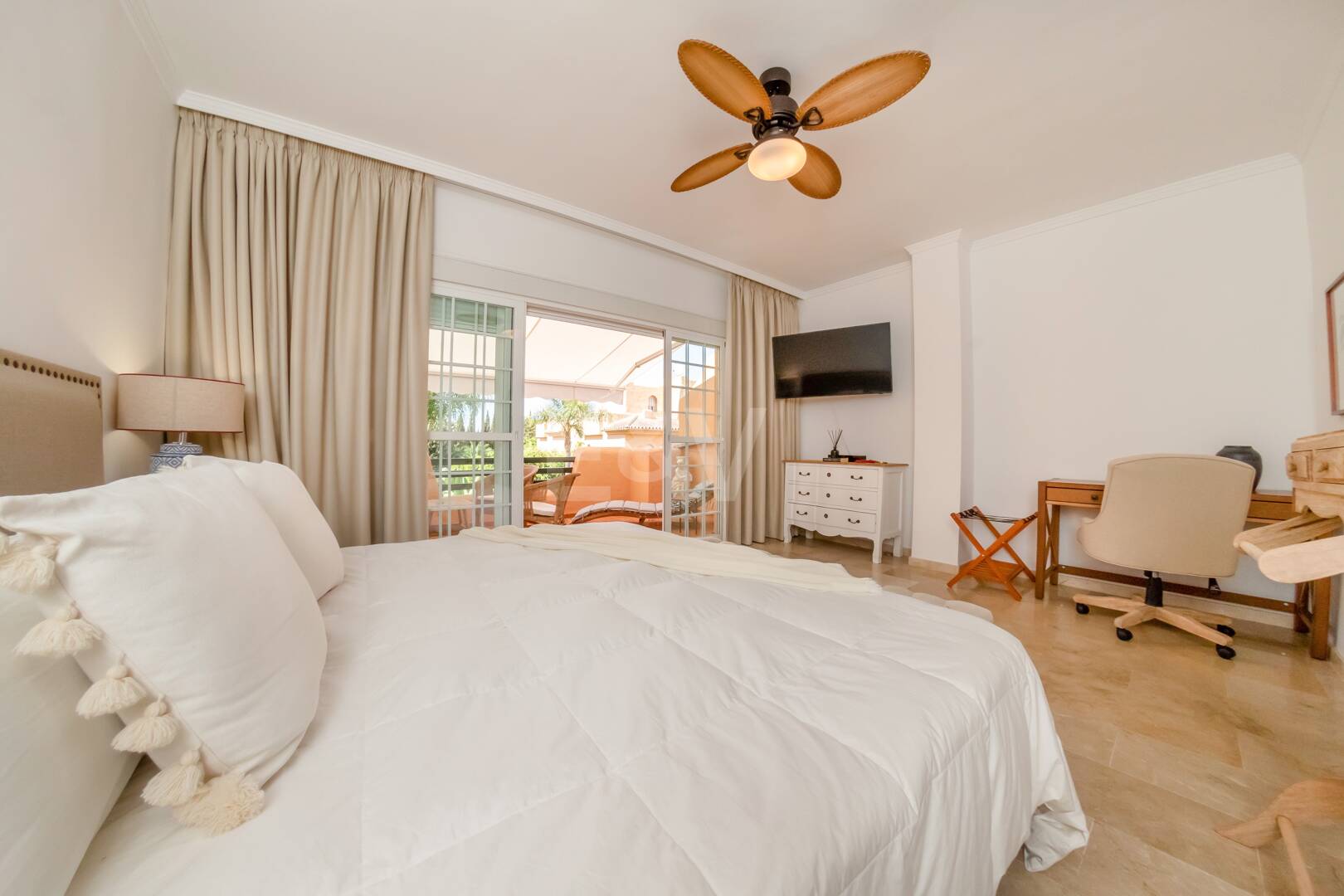 Nieruchomości wyjątkowe w Marbella dostępne na wynajem krótkoterminowy od 6000 €/ tydzień.