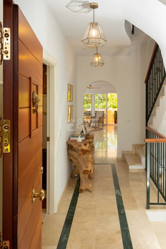 Nieruchomości wyjątkowe w Marbella dostępne na wynajem krótkoterminowy od 6000 €/ tydzień.