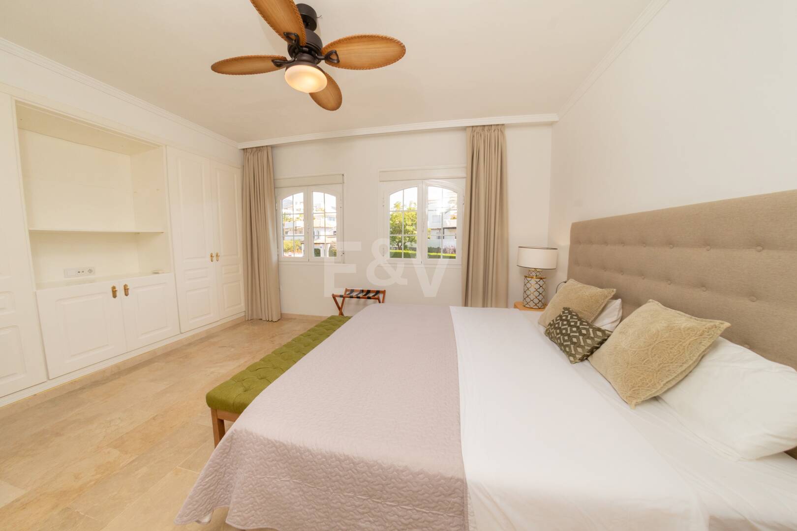 Nieruchomości wyjątkowe w Marbella dostępne na wynajem krótkoterminowy od 6000 €/ tydzień.