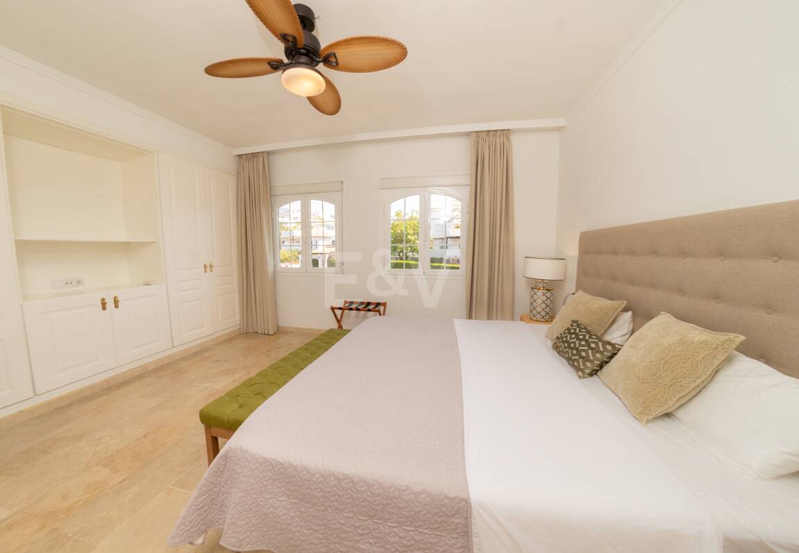 Nieruchomości wyjątkowe w Marbella dostępne na wynajem krótkoterminowy od 6000 €/ tydzień.