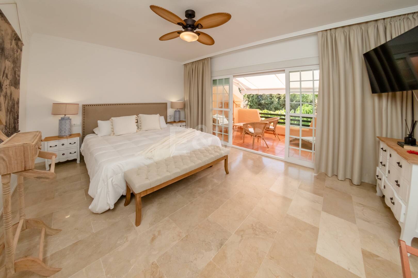 Nieruchomości wyjątkowe w Marbella dostępne na wynajem krótkoterminowy od 6000 €/ tydzień.