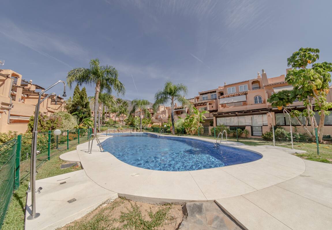 Nieruchomości wyjątkowe w Marbella dostępne na wynajem krótkoterminowy od 6000 €/ tydzień.