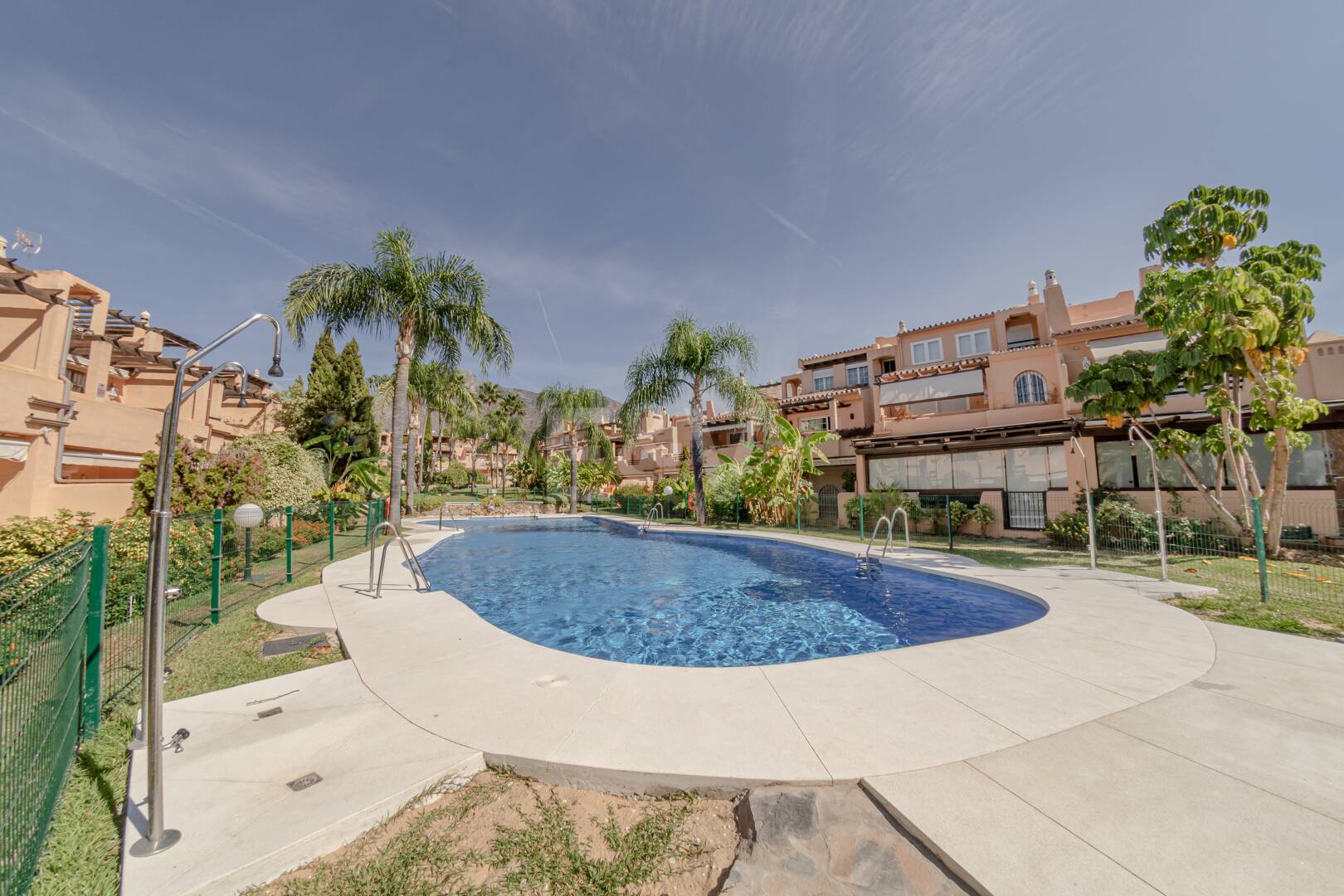 Nieruchomości wyjątkowe w Marbella dostępne na wynajem krótkoterminowy od 6000 €/ tydzień.