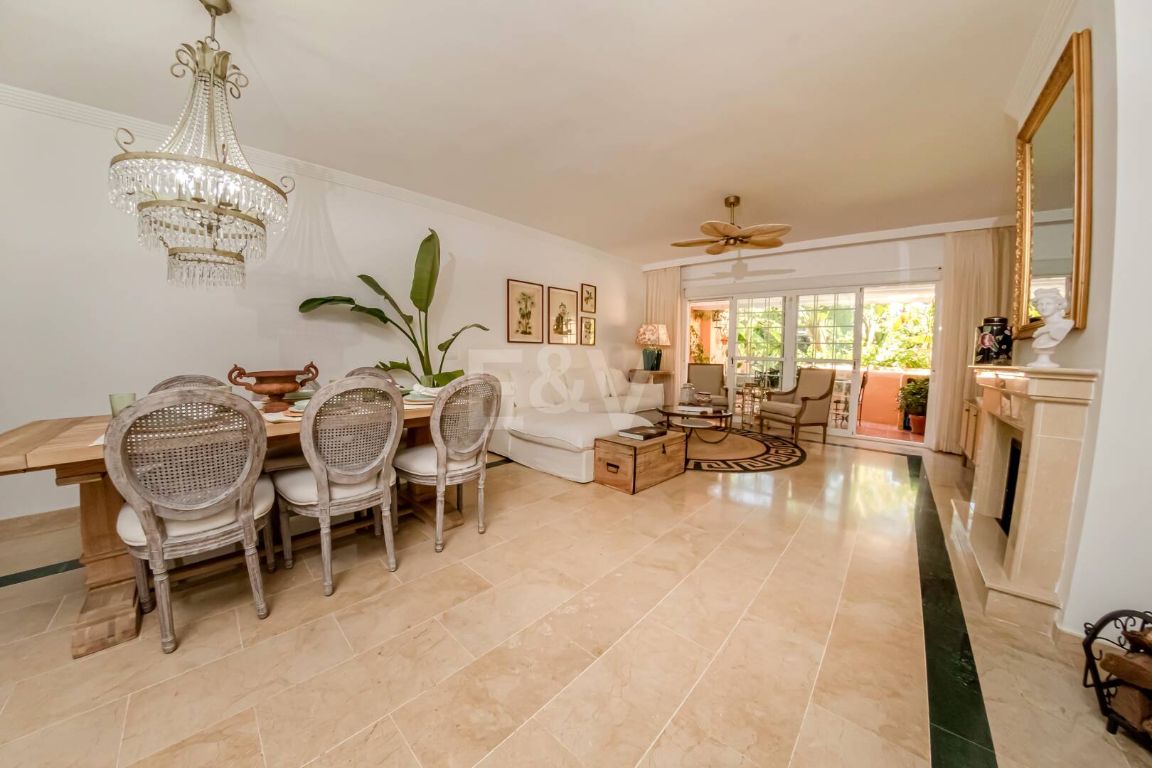 Nieruchomości wyjątkowe w Marbella dostępne na wynajem krótkoterminowy od 6000 €/ tydzień.