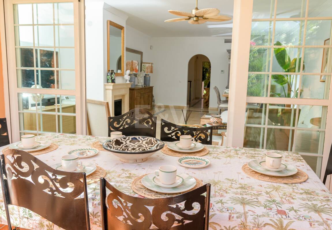 Nieruchomości wyjątkowe w Marbella dostępne na wynajem krótkoterminowy od 6000 €/ tydzień.