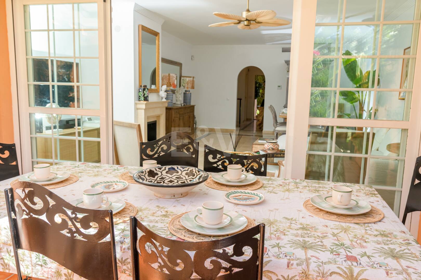 Nieruchomości wyjątkowe w Marbella dostępne na wynajem krótkoterminowy od 6000 €/ tydzień.