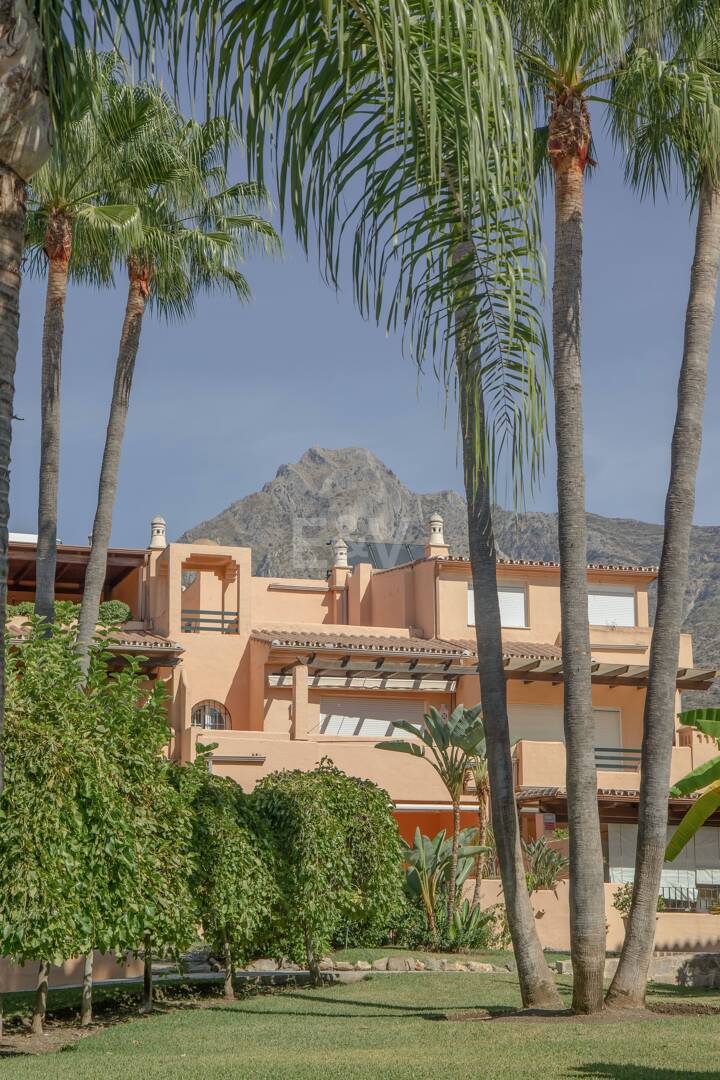 Nieruchomości wyjątkowe w Marbella dostępne na wynajem krótkoterminowy od 6000 €/ tydzień.