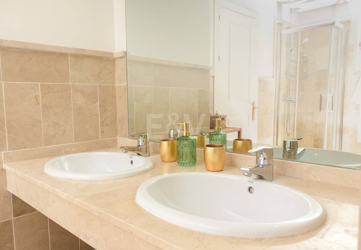 Nieruchomości wyjątkowe w Marbella dostępne na wynajem krótkoterminowy od 6000 €/ tydzień.