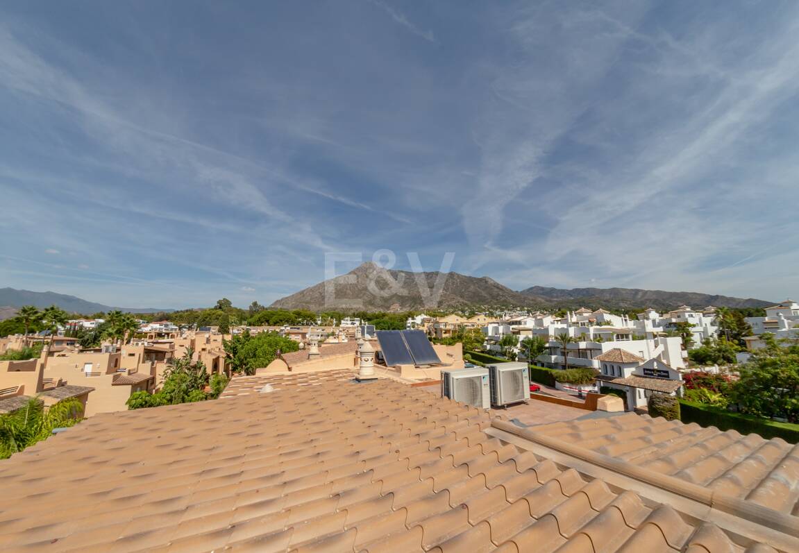 Nieruchomości wyjątkowe w Marbella dostępne na wynajem krótkoterminowy od 6000 €/ tydzień.