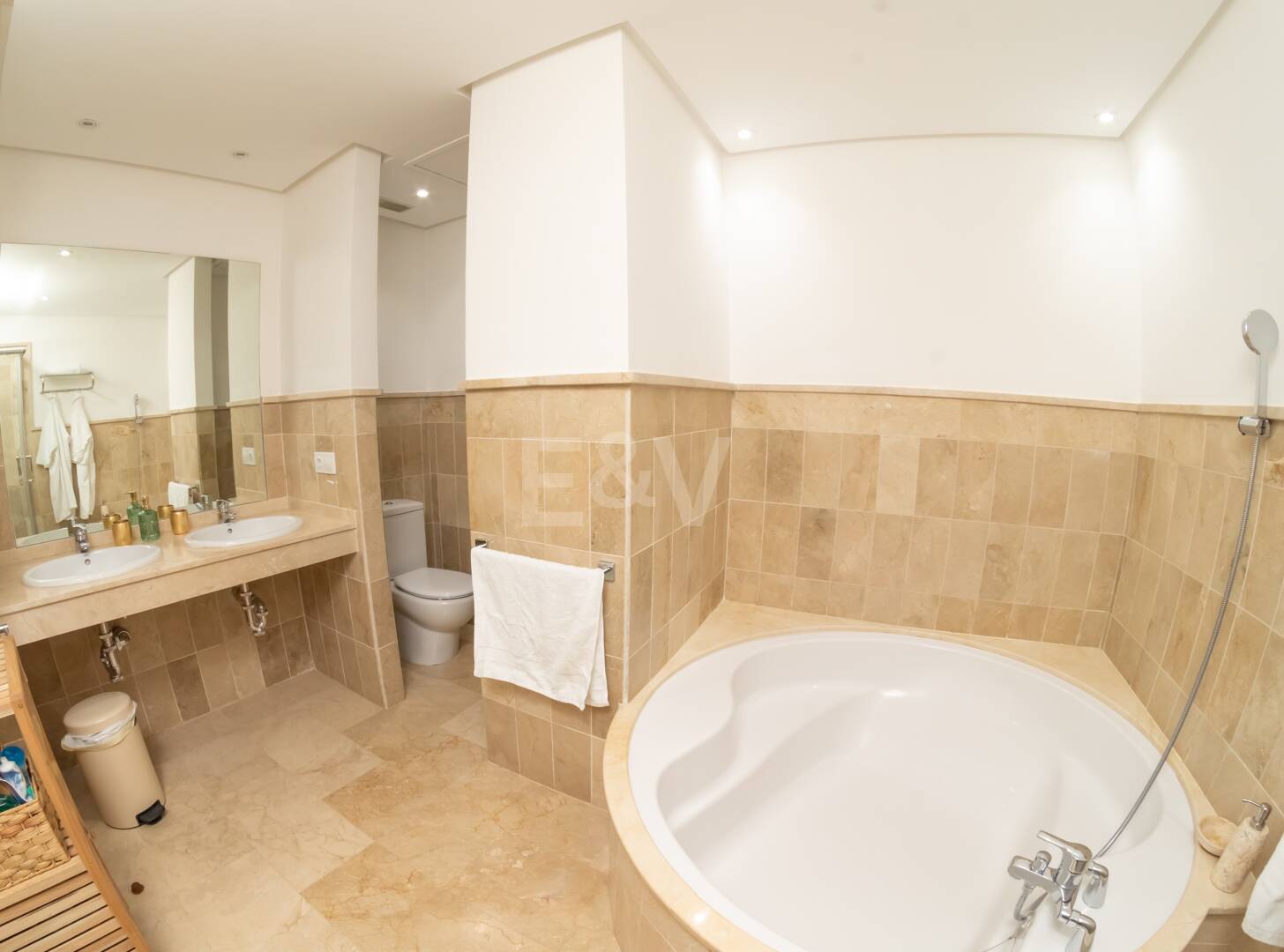 Nieruchomości wyjątkowe w Marbella dostępne na wynajem krótkoterminowy od 6000 €/ tydzień.