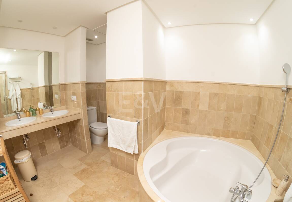 Nieruchomości wyjątkowe w Marbella dostępne na wynajem krótkoterminowy od 6000 €/ tydzień.